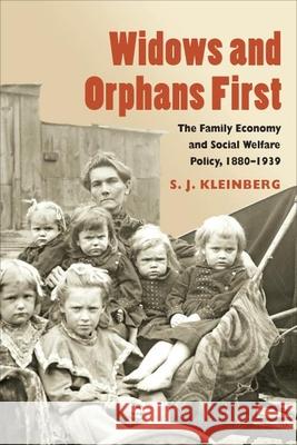 Widows and Orphans First: The Family Economy and Social Welfare Policy, 1880-1939 S. J. Kleinberg 9780252030208 University of Illinois Press