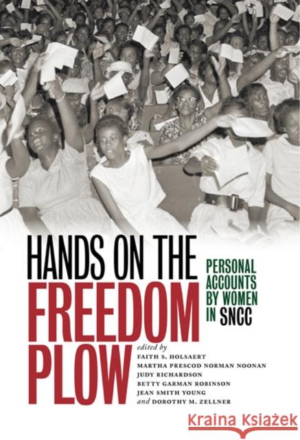 Hands on the Freedom Plow: Personal Accounts by Women in SNCC Holsaert, Faith S. 9780252035579 University of Illinois Press