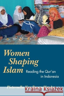 Women Shaping Islam: Indonesian Women Reading the Qur'an Van Doorn-Harder, Pieternella 9780252073175 University of Illinois Press