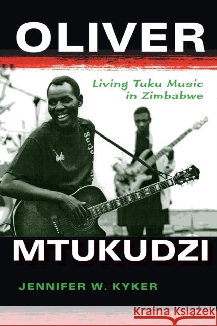 Oliver Mtukudzi: Living Tuku Music in Zimbabwe Jennifer W. Kyker 9780253022318 Indiana University Press