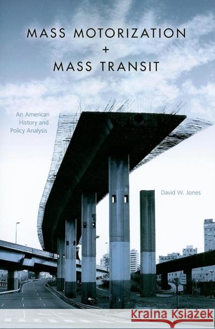 Mass Motorization + Mass Transit: An American History and Policy Analysis Jones, David W. 9780253221711