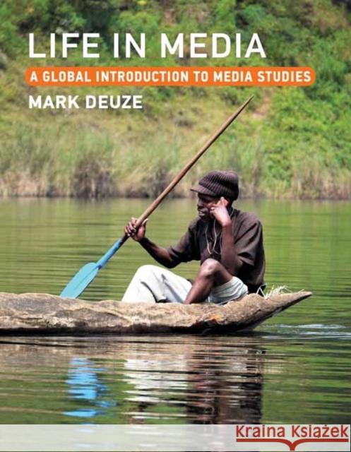 Life in Media: A Global Introduction to Media Studies Mark Deuze 9780262545587