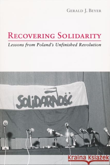 Recovering Solidarity: Lessons from Poland's Unfinished Revolution Beyer, Gerald 9780268022167 University of Notre Dame Press