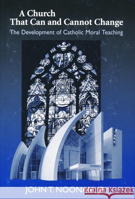A Church That Can and Cannot Change: The Development of Catholic Moral Teaching Noonan, John T. 9780268036041