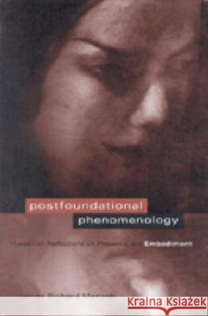 Postfoundational Phenomenology: Husserlian Reflections on Presence and Embodiment Mensch, James R. 9780271020471 Pennsylvania State University Press