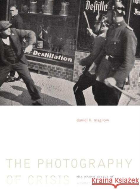 Photography of Crisis Hb: The Photo Essays of Weimar Germany Magilow, Daniel H. 9780271054223 Penn State University Press