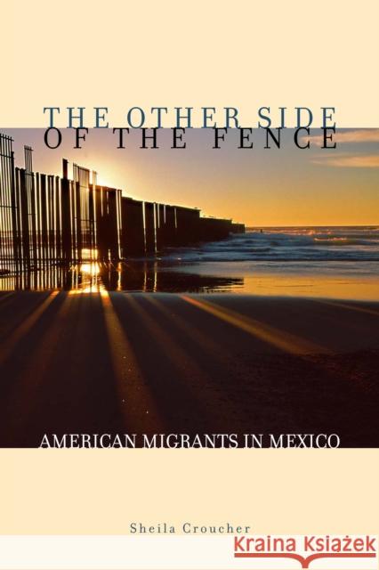 The Other Side of the Fence: American Migrants in Mexico Croucher, Sheila 9780292725744