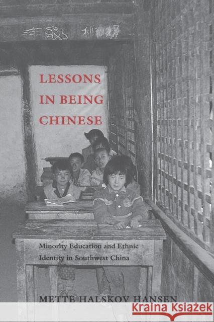 Lessons in Being Chinese: Minority Education and Ethnic Identity in Southwest China Hansen, Mette Halskov 9780295977881 University of Washington Press