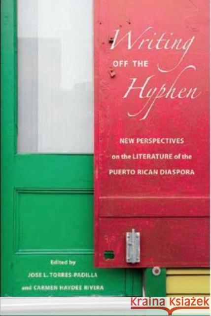 Writing Off the Hyphen: New Critical Perspectives on the Literature of the Puerto Rican Diaspora Torres-Padilla, Jose L. 9780295988139 University of Washington Press