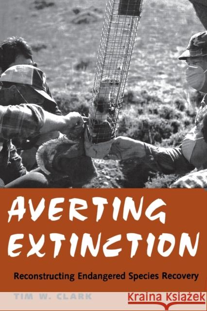 Averting Extinction Clark, Susan Gail 9780300113334