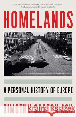 Homelands: A Personal History of Europe Timothy Garto 9780300276725 Yale University Press