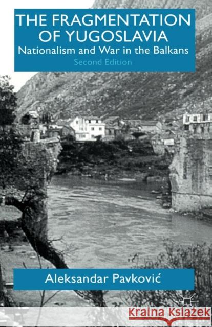 The Fragmentation of Yugoslavia: Nationalism and War in the Balkans Pavkovic, A. 9780333912485