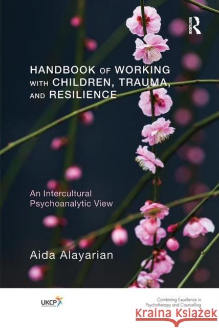Handbook of Working with Children, Trauma, and Resilience: An Intercultural Psychoanalytic View Alayarian, Aida 9780367103071