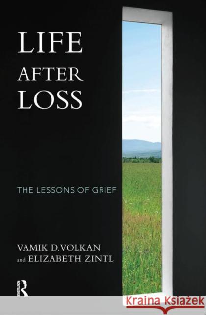 Life After Loss: The Lessons of Grief Volkan, Vamik D. 9780367103897 Taylor and Francis