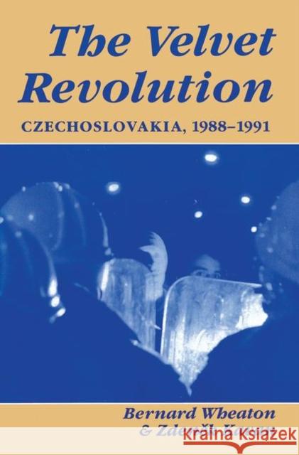 The Velvet Revolution: Czechoslovakia, 1988-1991 Wheaton, Bernard 9780367319052 Taylor and Francis
