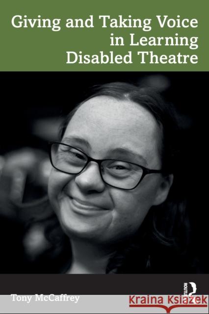 Giving and Taking Voice in Learning Disabled Theatre Tony McCaffrey 9780367538972 Taylor & Francis Ltd