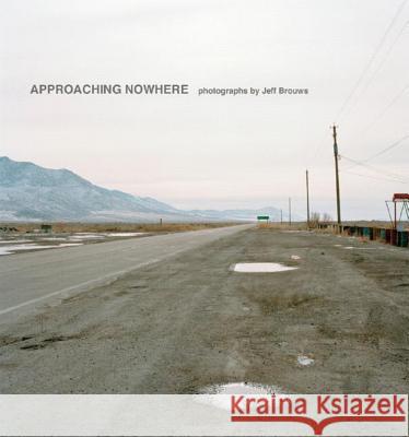 Approaching Nowhere: Photographs Jeff Brouws 9780393062748 0