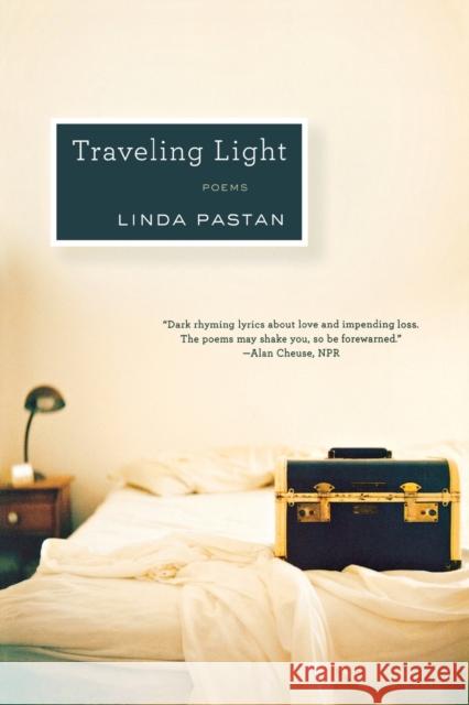 Traveling Light Linda Pastan 9780393342680