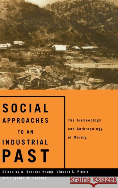 Social Approaches to an Industrial Past: The Archaeology and Anthropology of Mining Herbert, Eugenia W. 9780415181501 Routledge