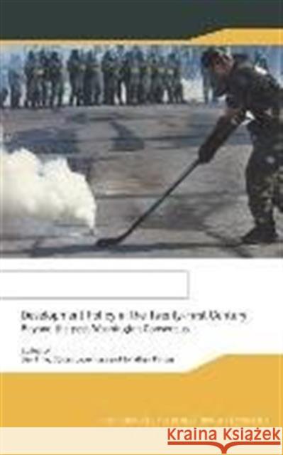 Development Policy in the Twenty-First Century: Beyond the Post-Washington Consensus Fine, Ben 9780415228220 Routledge