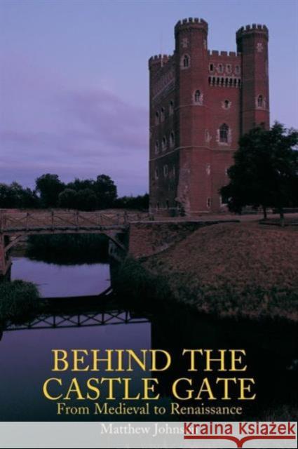 Behind the Castle Gate: From the Middle Ages to the Renaissance Johnson, Matthew 9780415261005