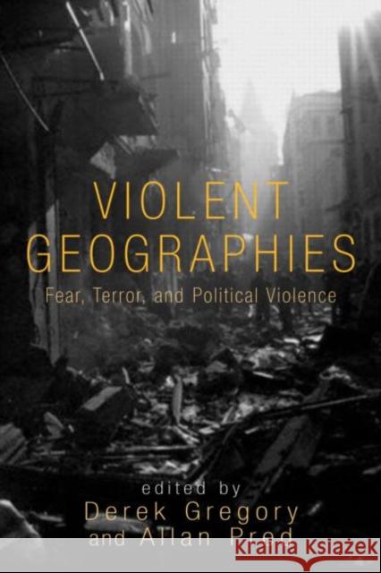 Violent Geographies: Fear, Terror, and Political Violence Gregory, Derek 9780415951470 Routledge
