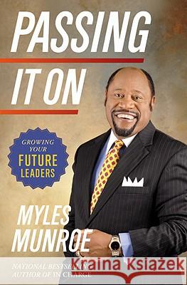 Passing It On: Growing Your Future Leaders Dr Myles Munroe 9780446580472 Time Warner Trade Publishing