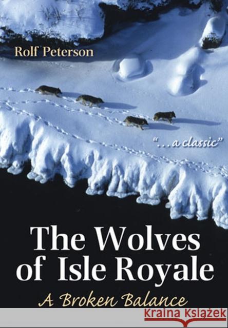 The Wolves of Isle Royale: A Broken Balance Peterson, Rolf 9780472032617 University of Michigan Press