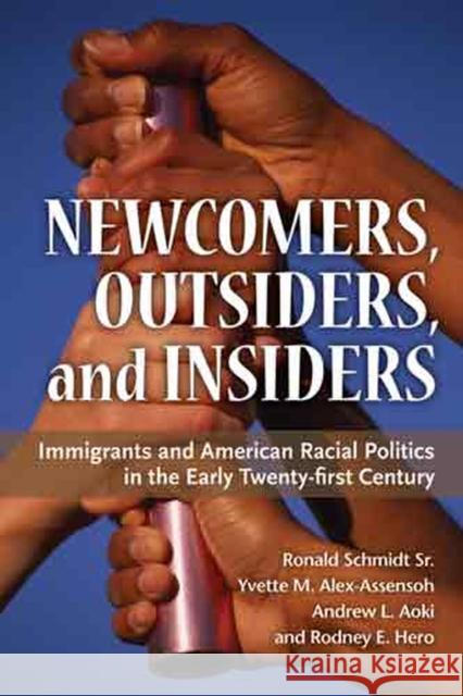 Newcomers, Outsiders, and Insiders: Immigrants and American Racial Politics in the Early Twenty-First Century Hero, Rodney E. 9780472033768 University of Michigan Press