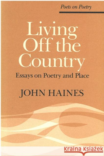 Living Off the Country: Essays on Poetry and Place Haines, John 9780472063338
