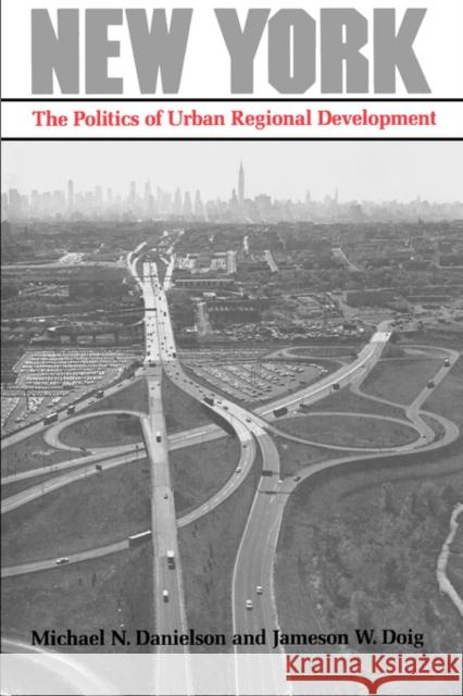 New York: The Politics of Urban Regional Development Danielson, Michael N. 9780520045514 University of California Press