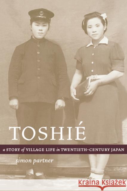 Toshie: A Story of Village Life in Twentieth-Century Japan Partner, Simon 9780520240971 University of California Press