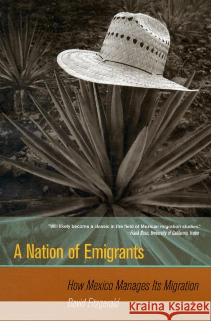 A Nation of Emigrants: How Mexico Manages Its Migration Fitzgerald, David 9780520257054 University of California Press