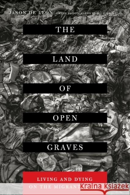 The Land of Open Graves: Living and Dying on the Migrant Trail Volume 36 de Leon, Jason 9780520282742 University of California Press