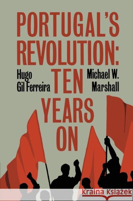 Portugal's Revolution: Ten Years on Ferreira, Hugo Gil 9780521154857 Cambridge University Press