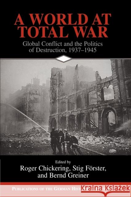 A World at Total War: Global Conflict and the Politics of Destruction, 1937-1945 Chickering, Roger 9780521155137