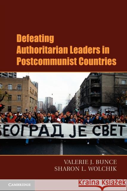 Defeating Authoritarian Leaders in Postcommunist Countries Valerie Bunce 9780521187251