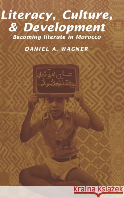 Literacy, Culture and Development: Becoming Literate in Morocco Wagner, Daniel A. 9780521391320 Cambridge University Press