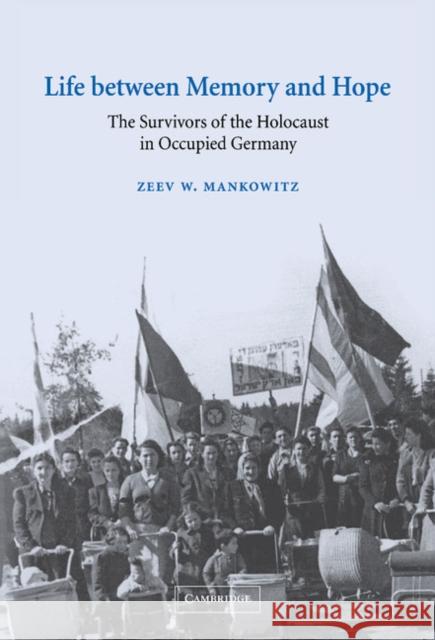 Life Between Memory and Hope: The Survivors of the Holocaust in Occupied Germany Mankowitz, Zeev W. 9780521811057 Cambridge University Press