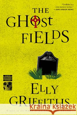 The Ghost Fields: A Mystery Griffiths, Elly 9780544577862 Mariner Books