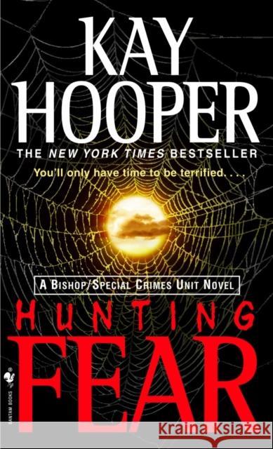 Hunting Fear: A Bishop/Special Crimes Unit Novel Kay Hooper 9780553585988 Bantam Books