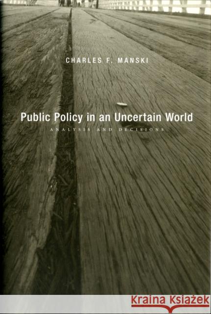 Public Policy in an Uncertain World: Analysis and Decisions Manski, Charles F. 9780674066892