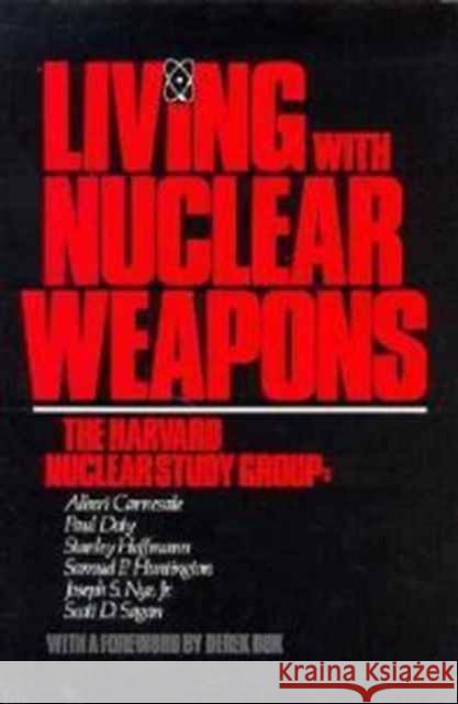 Living with Nuclear Weapons Albert Carnesale Harvard Nuclear Study Group              Derek BOK 9780674536654 Harvard University Press