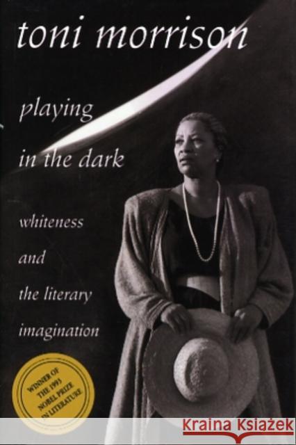 Playing in the Dark: Whiteness and the Literary Imagination Morrison, Toni 9780674673779 Harvard University Press