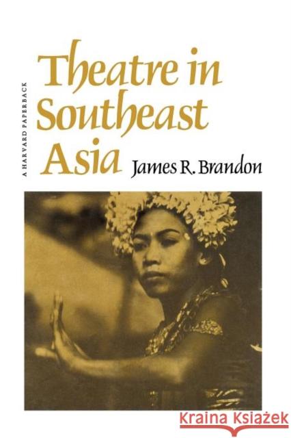 Theatre in Southeast Asia James R. Brandon 9780674875876 Harvard University Press
