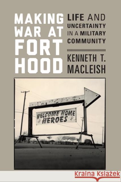 Making War at Fort Hood: Life and Uncertainty in a Military Community MacLeish, Kenneth T. 9780691165707 John Wiley & Sons