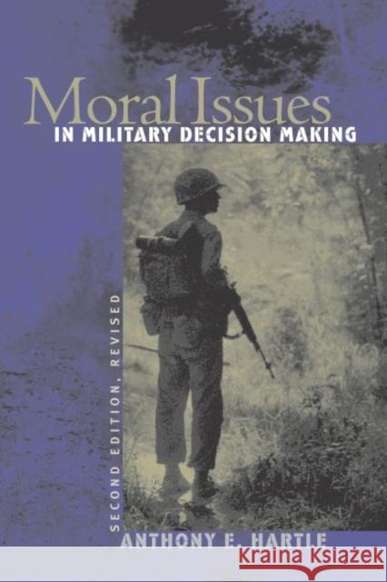 Moral Issues in Military Decision Making: Second Edition, Revised Hartle, Anthony E. 9780700613212 University Press of Kansas