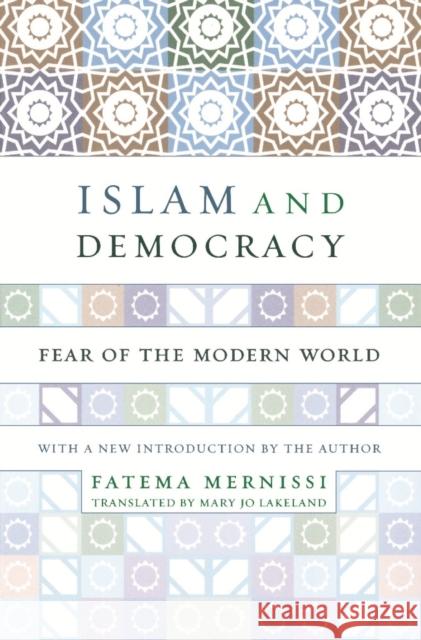 Islam and Democracy: Fear of the Modern World with New Introduction Fatema Mernissi Fatema Mernissi 9780738207452 Perseus Books Group