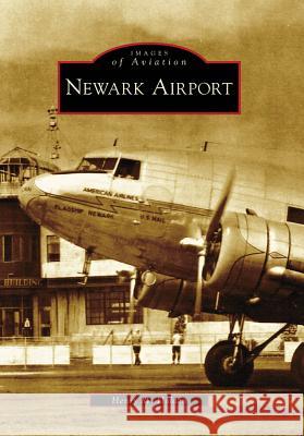 Newark Airport Henry M. Holden 9780738565224 Arcadia Publishing (SC)