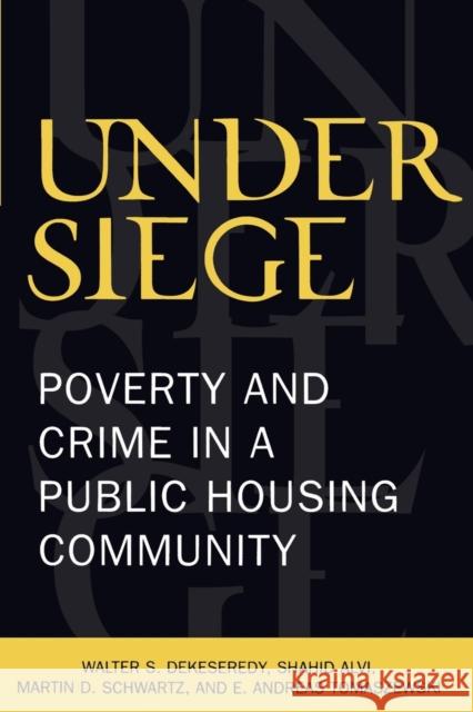 Under Siege: Poverty and Crime in a Public Housing Community Dekeseredy, Walter S. 9780739107041 Lexington Books